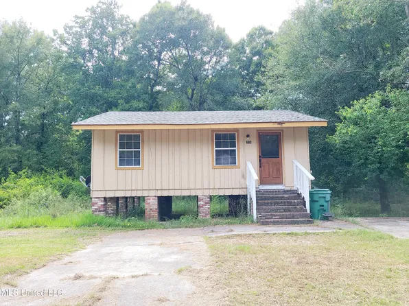 216 S Loftin St, Picayune, MS 39466