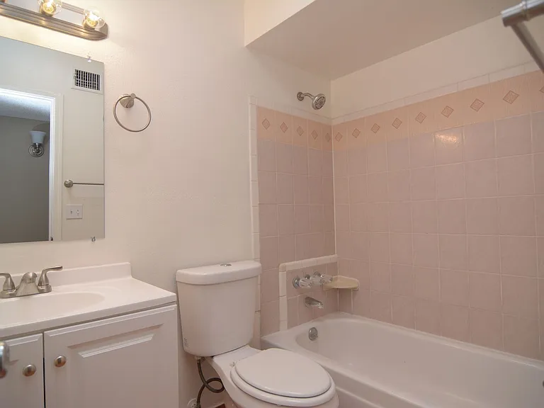 1074 W Pennsylvania Dr — Photo 11