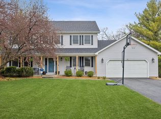 395 Southampton Dr, Geneva, IL 60134