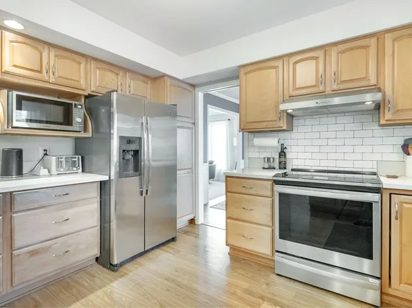 313 Walnut Grove Dr, Madison, WI 53717