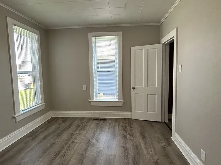 810 N Elm St — Photo 7