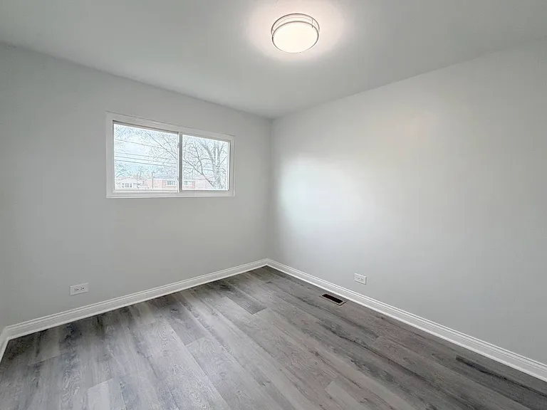 11361 S Racine Ave — Photo 16