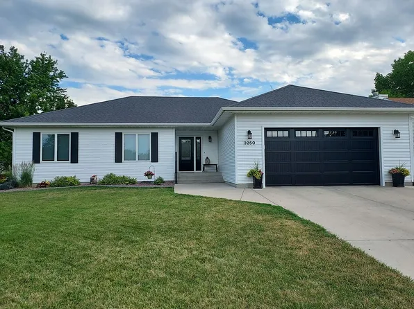 3250 37th Ave S, Fargo, ND 58104