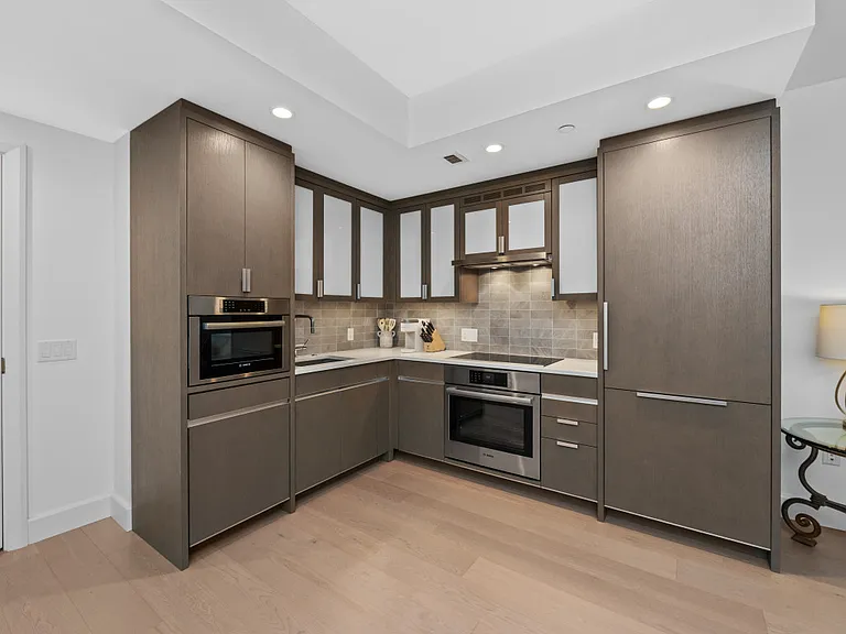 100 Lovejoy Wharf #5L — Photo 4