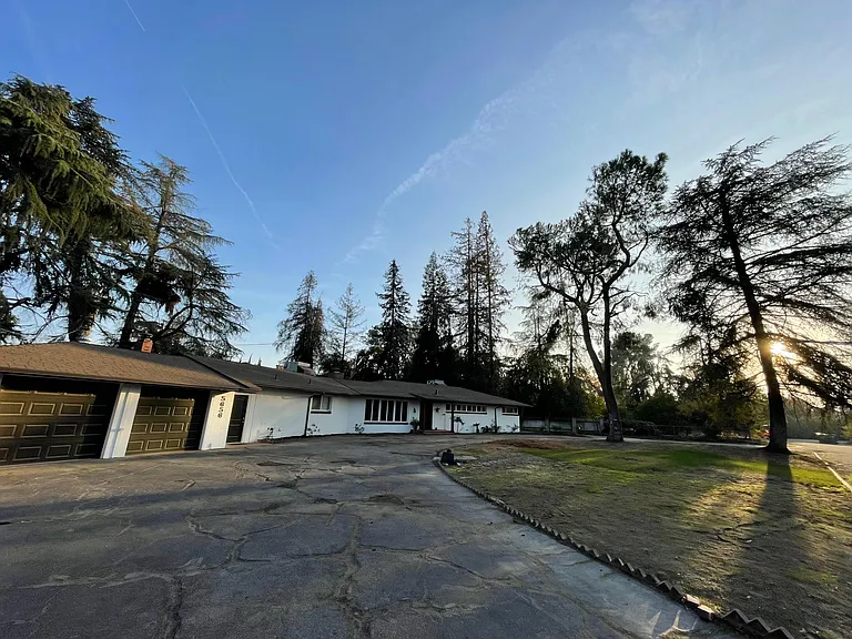 5656 E Waverly Ln — Photo 10