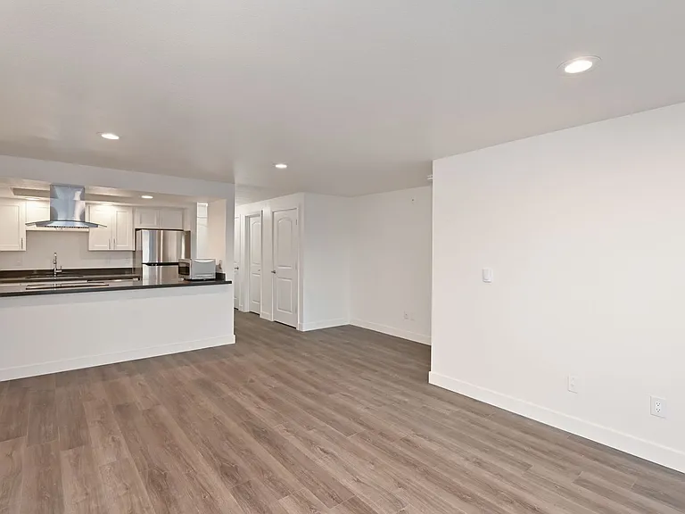 Maple Leaf Residences — Photo 2