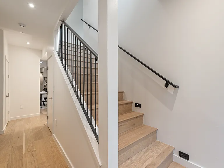 4000 Greystone Dr — Photo 25
