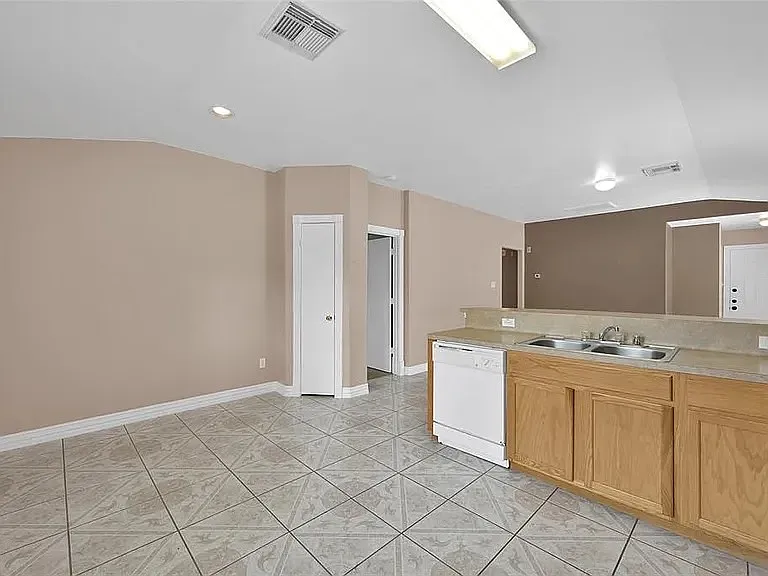 731 Remwick Dr — Photo 4