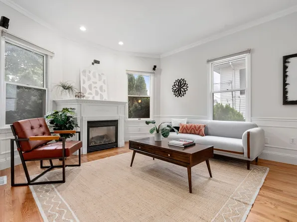 42 Craigie St #A, Somerville, MA 02144