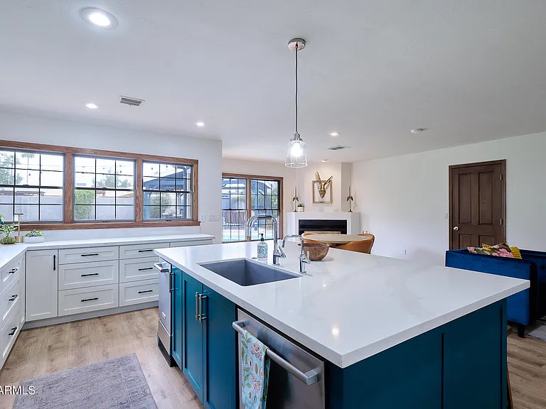 1708 E Montebello Ave — Photo 26