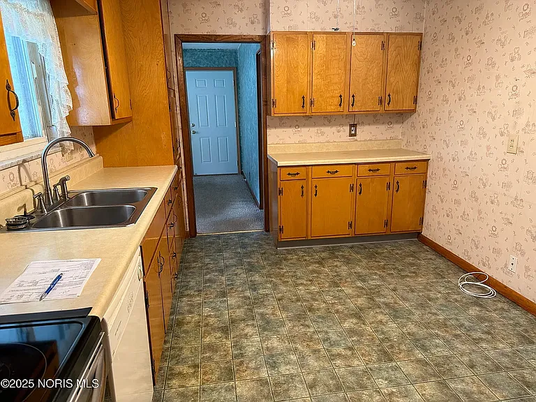 1711 Crestwood Dr #1 — Photo 10