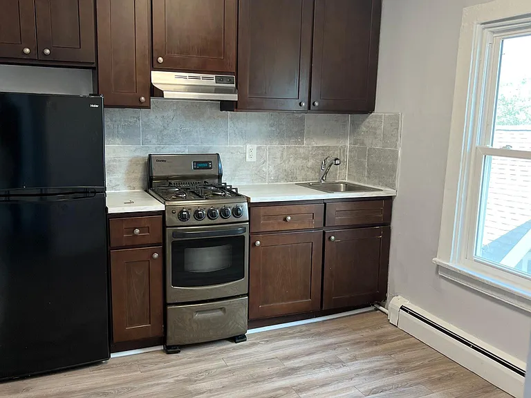 56 Asbury Ave #3C — Photo 1