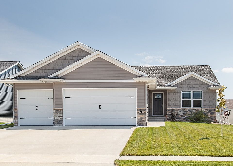 545 Saddleback Rd, Marion, IA 52302