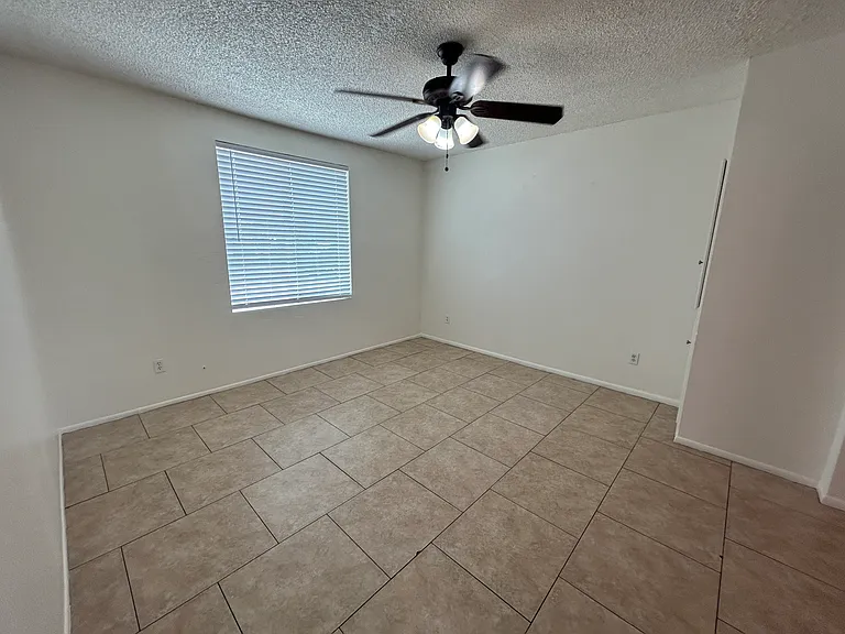 6 bed, 3.0 bath, 2269 sqft, $2,495 — Photo 9