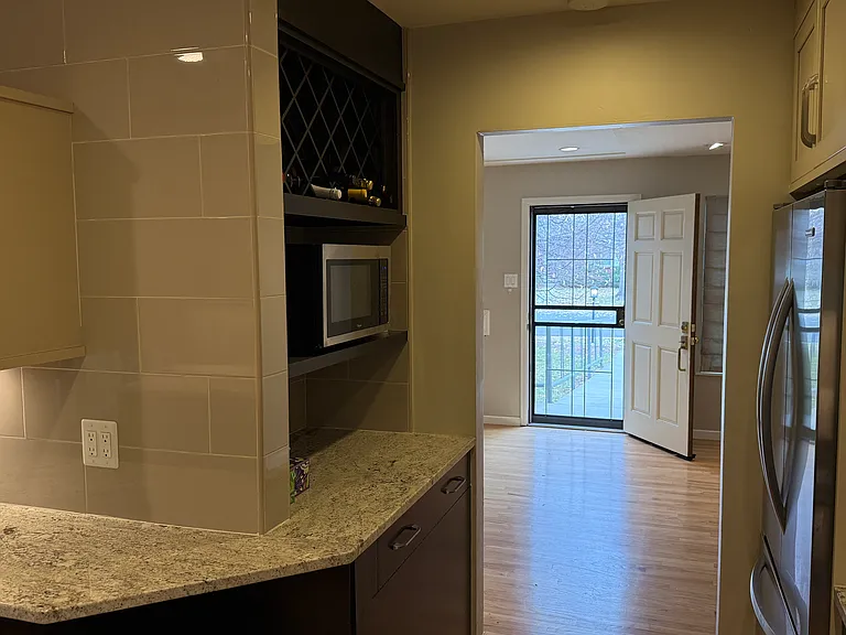 837 S Grape St — Photo 3
