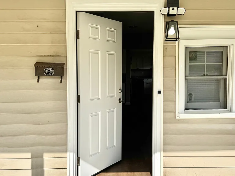 2205 Easley Ave — Photo 2