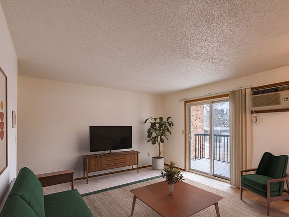 Fargo, ND Huntington Apartments | Living