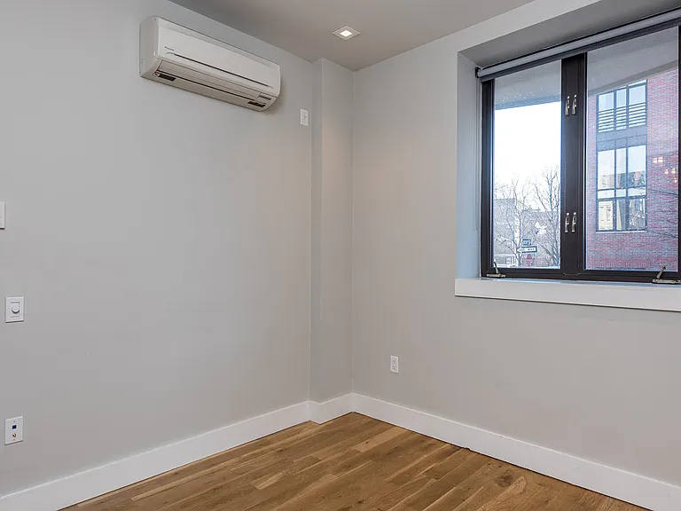 185 Leonard St #1B — Photo 5