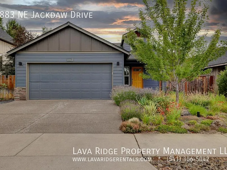 2883 NE Jackdaw Dr — Photo 1