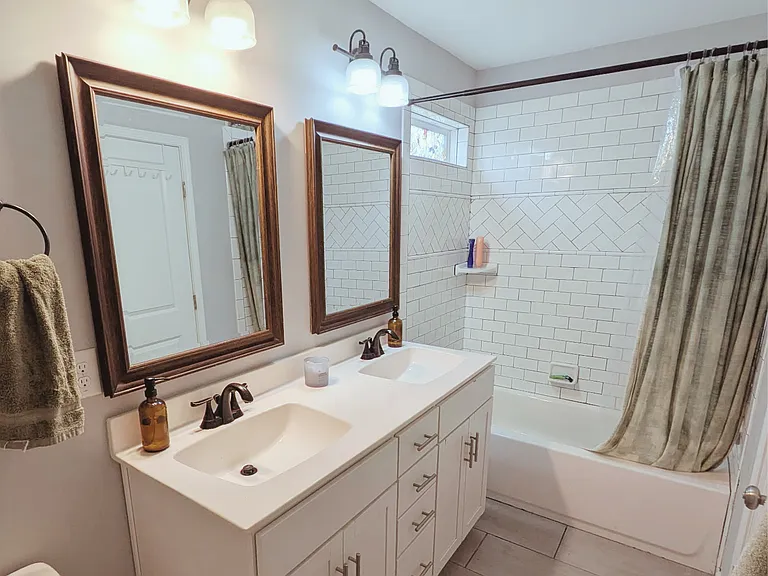Master bath with bathub.