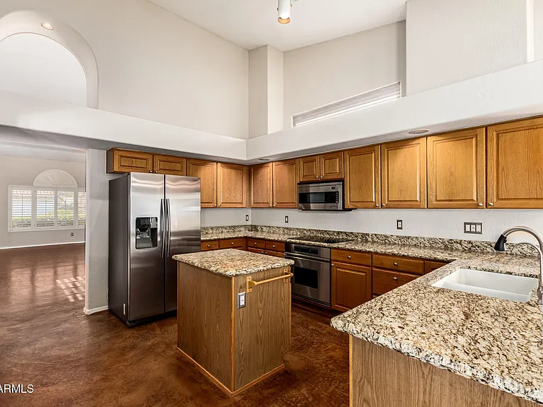 4704 E Hearn Rd — Photo 13