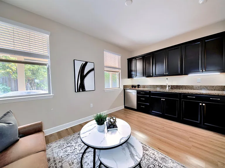 1734 Cranbrook Ct — Photo 4