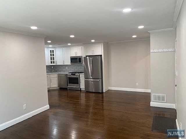 1st image of 113 Cypress Ct