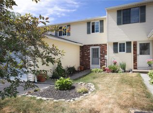 27 Arbor Ct, Fairport, NY