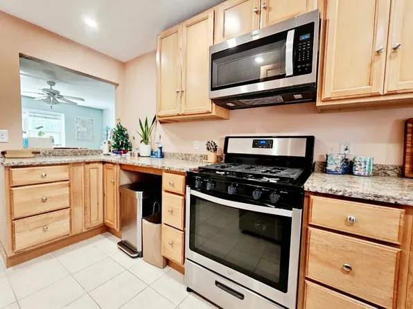5 Alton Ct APT 6, Brookline, MA 02446