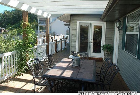 5th image of 650 Lakeshore Dr