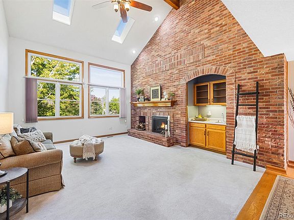4th image of 57 Dawn Heath Cir