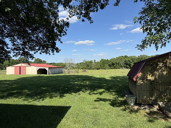 4th image of 275 Sanders Ln