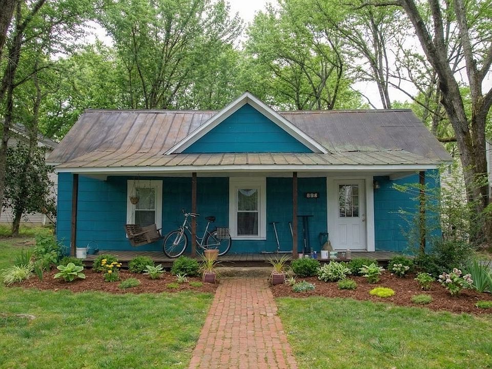 1st image of 207 Oak Ave