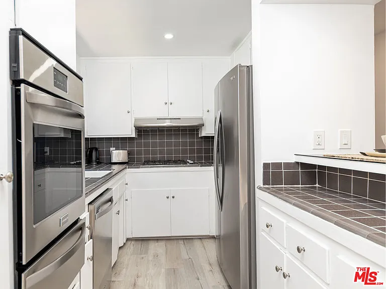 8911 Cynthia St #7 — Photo 7