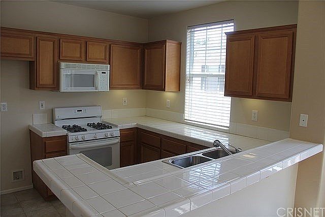 Kitchen with Task Lighting