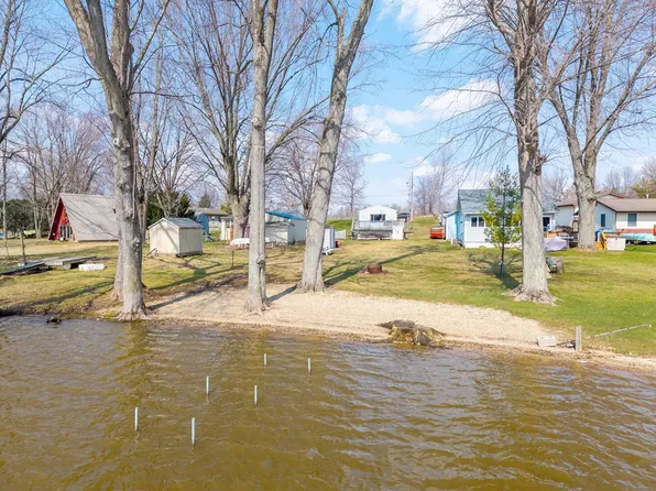 2975 S Scotty Dr, Pleasant Lake, IN 46779