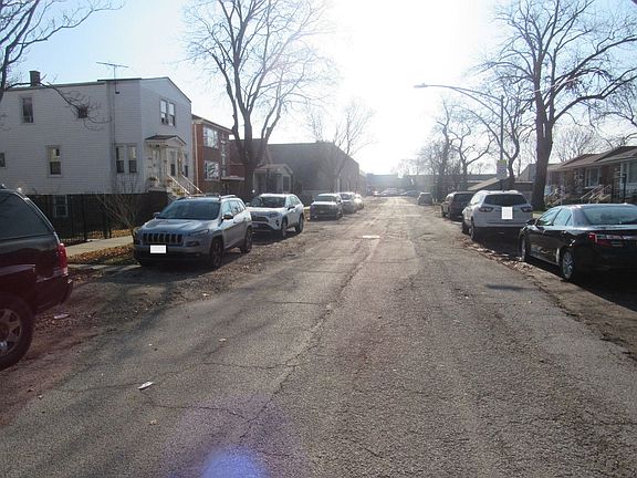 4th image of 5615 S Oakley Ave