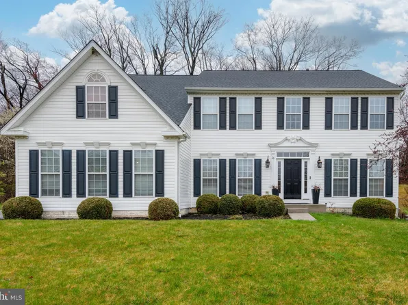 26 Tree Hollow Dr, Shrewsbury, PA 17361