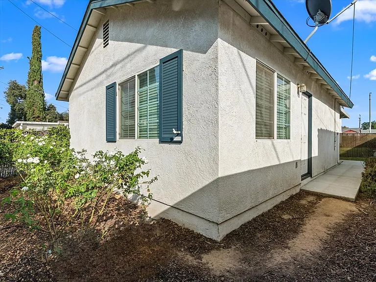 5157 Magnolia Ave — Photo 4