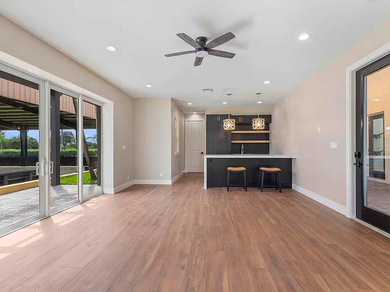 4985 Stables Way — Photo 32