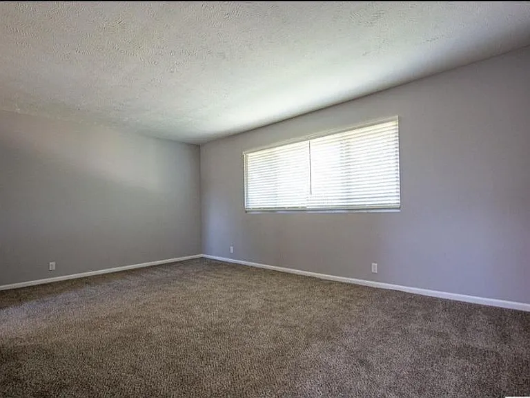 4859 S 132nd Ave — Photo 4