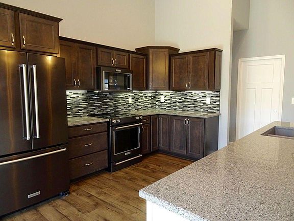 4th image of 325 Hickory Way
