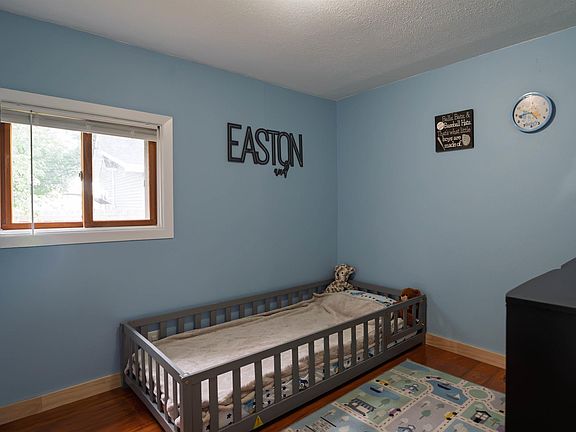 5th image of 709 3rd Ave E