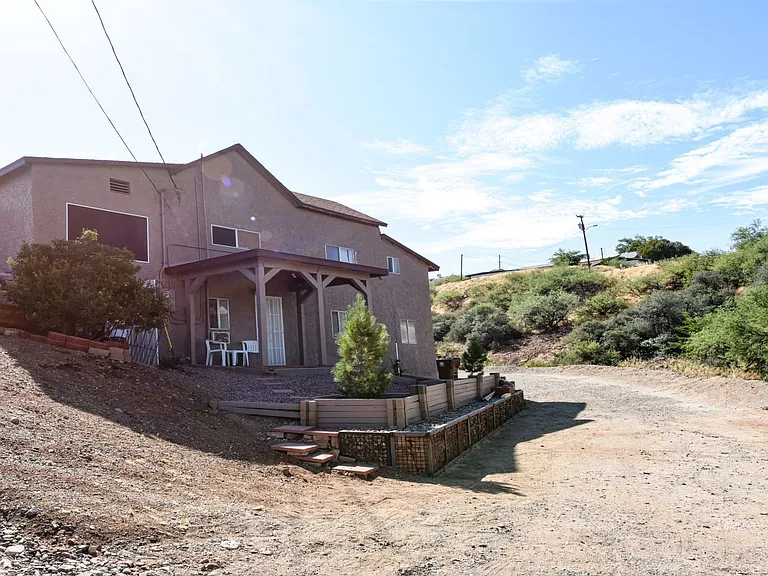 560 E Tonto St — Photo 3