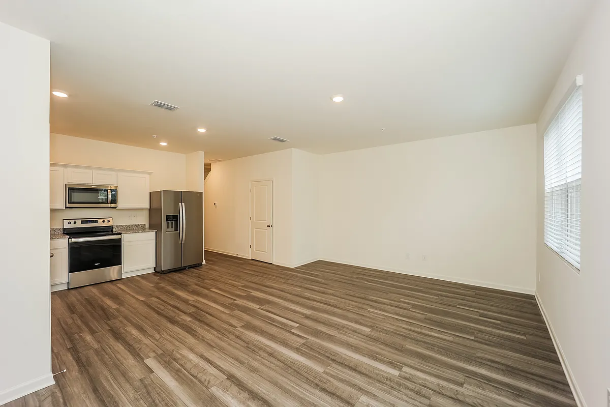 Building Photo - 635 Magnolia Cir
