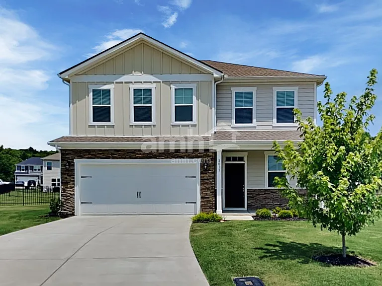 2013 Bennett Dr — Photo 1
