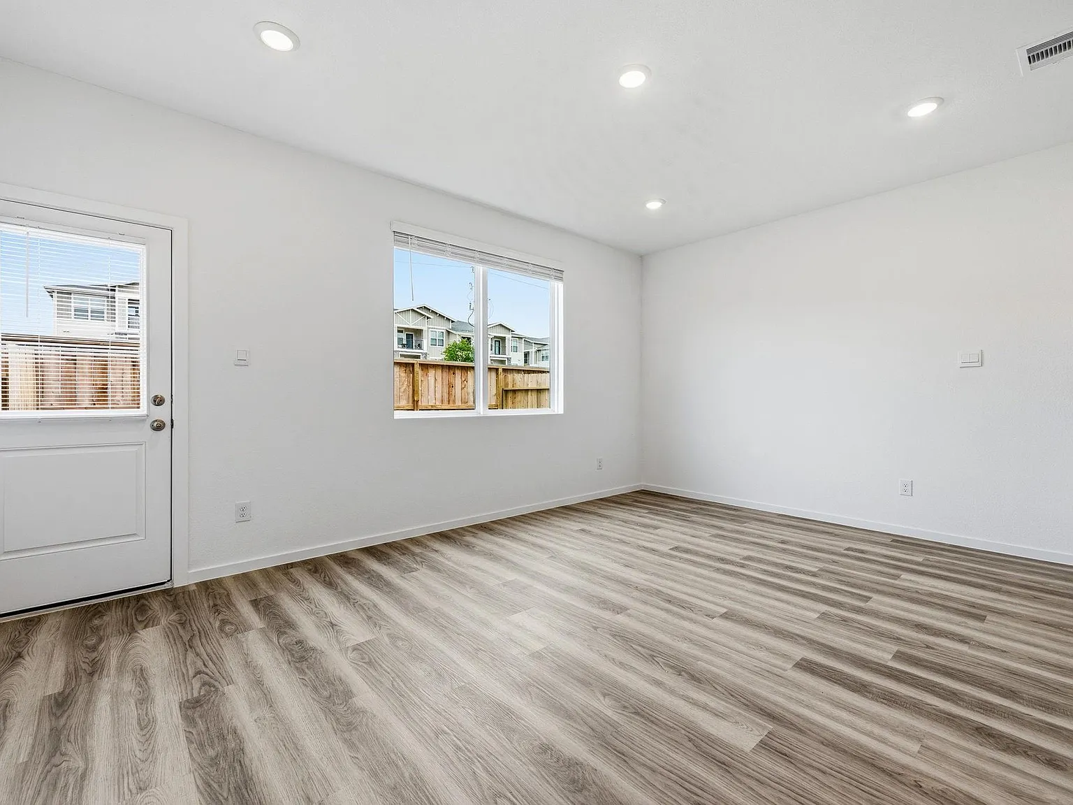 3 bed, 2.5 bath, $2,000 — Photo 4