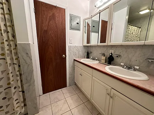 Rented by Oxford Property Group | media 24