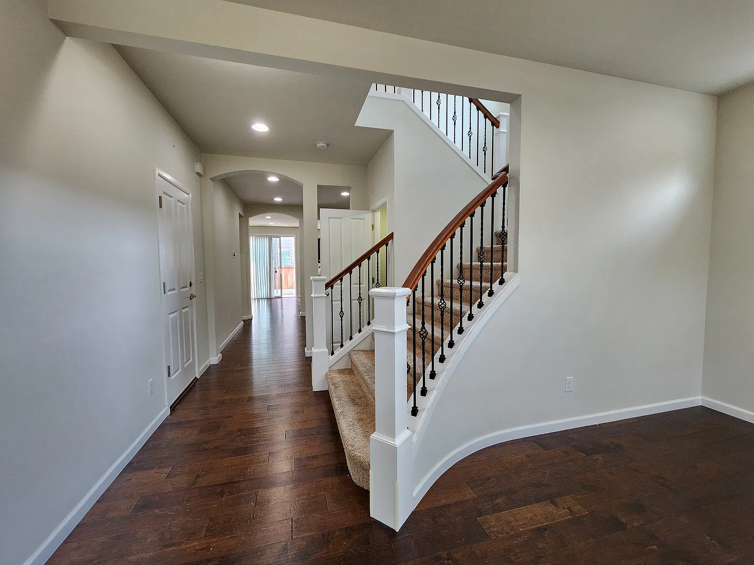 5 bed, 2961 sqft, $3,900 — Photo 4