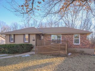 425 SW Sunset Dr, Lees Summit, MO 64081